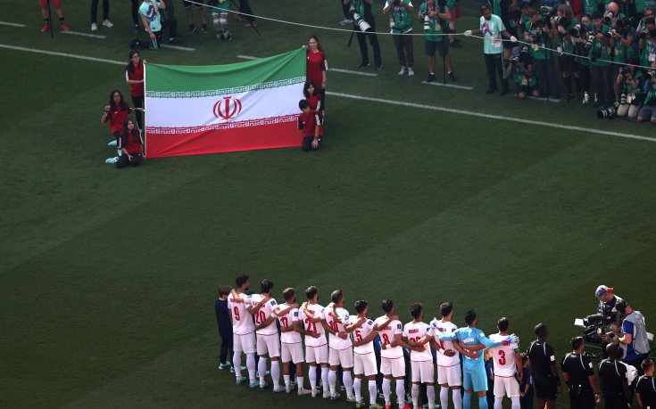 САЩ махна герба от знамето на Иран преди мача между двата отбора в Катар