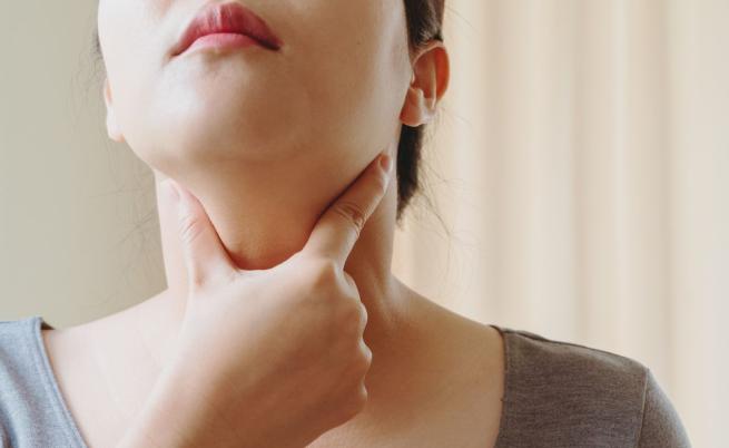 Рак на щитовидната жлеза: Млада жена сподели 4 симптома, които често игнорираме