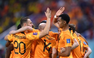 Нидерландия и Еквадор играят при 1 0 в мач от група А