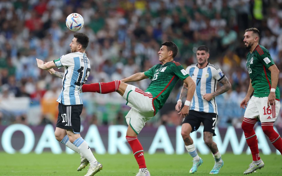 Аржентина и Мексико играят при резултат 1:0 в мач от