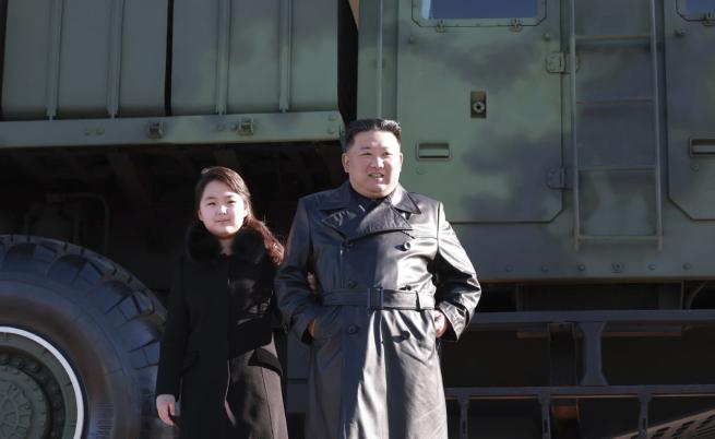 Какво означават многократните публични появи на дъщерята на Ким Чен-ун?