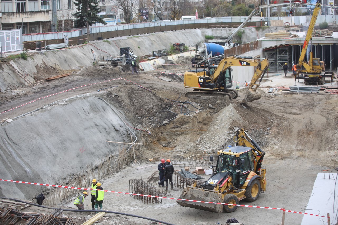 <p>Заедно с метростанция &quot;Георги Аспарухов&quot; се строят още две спирки на третата линия на софийското метро</p>