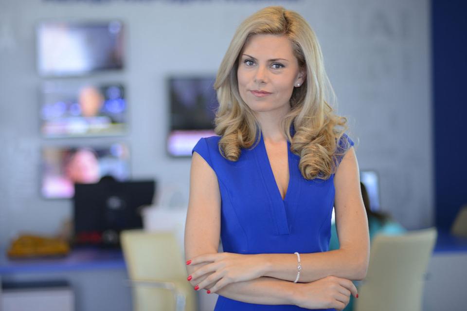  Деси Банова 