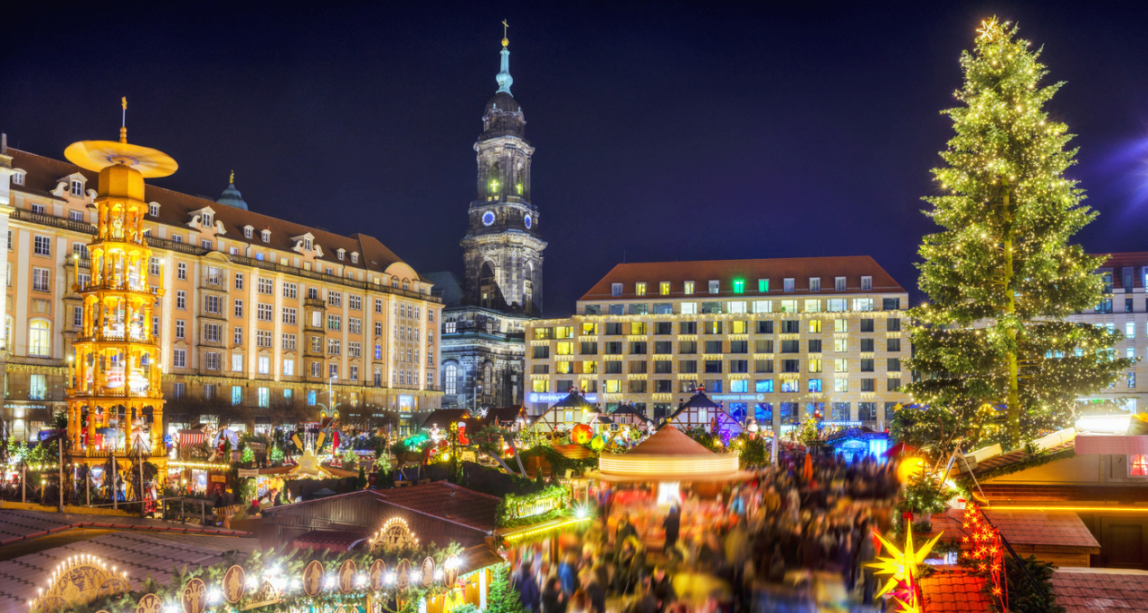 <p><strong>Коледен базар в Дрезден</strong></p>

<p>Грандиозният Дрезден Щризелмаркт е един от най-старите коледни базари в Германия. Първият се състои през далечната 1434 г</p>