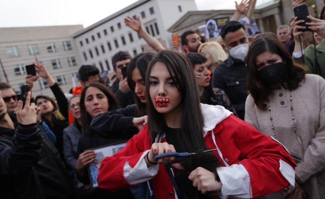 Протест в Берлин след гибелта на Махса Амини. 