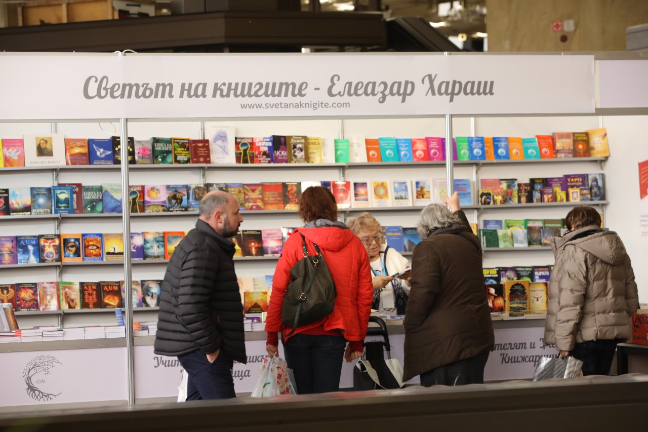 Министърът на културата проф. Велислав Минеков откри днес в Националния дворец на културата 49-ия Софийски международен панаир на книгата и Софийския международен литературен фестивал, съпътствани от петото издание на Софийския международен литературен фестивал за деца и младежи