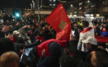 Полицията в Нидерландия арестува няколко десетки марокански фенове заради участие