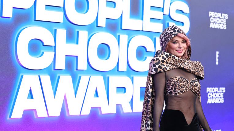 Шаная Туейн с розова коса и леопардов тоалет на наградите People's Choice