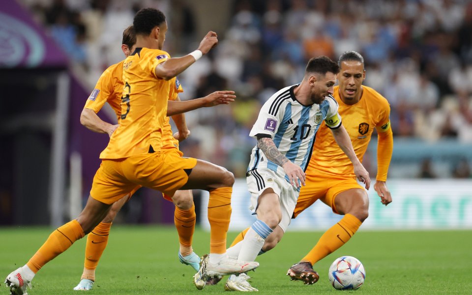 Нидерландия и Аржентина играят при 0:1 в четвъртфинал на Мондиал