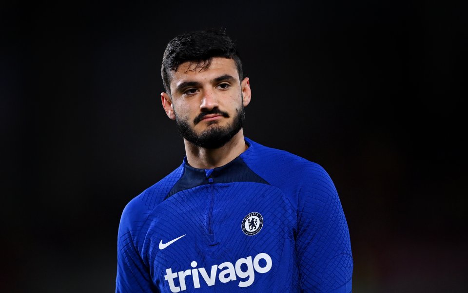 Нападателят на Челси Армандо Броя ще пропусне остатъка от сезон