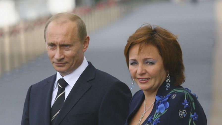 Заради страх от санкции: Бившата жена на Путин продава имоти за милиони
