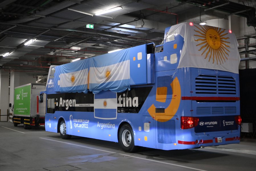 Специален автобус прибра героите на Аржентина в хотела в Доха1