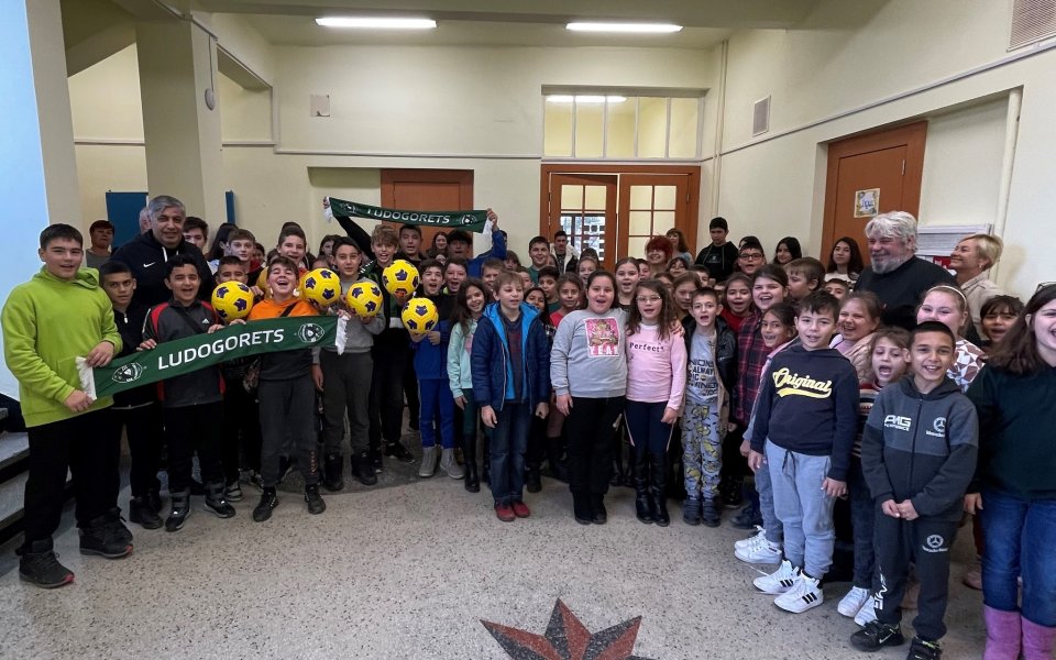 В навечерието на коледните празници представители на Лудогорец посетиха футболни