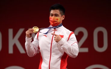 Трикратният олимпийски шампион по вдигане на тежести Лю Сяоцзюн от Китай