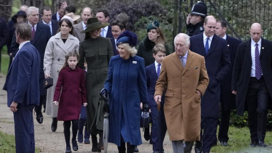 <p>Кралското семейство празнува Рождество, принц Андрю присъства също</p>