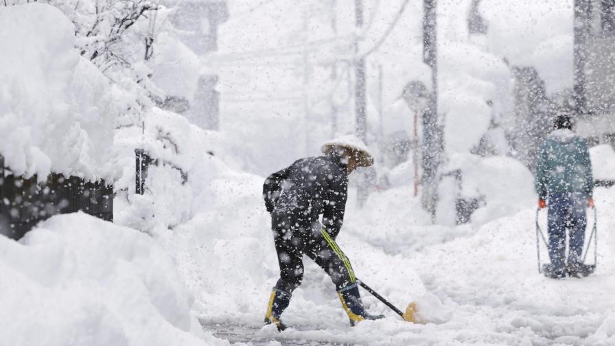 17 души загинаха след обилен снеговалеж в Япония, над 90 са ранени
