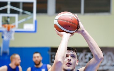 Баскетболистът на Спартак Плевен Николай Стоянов бе най резултатен за отбора си при
