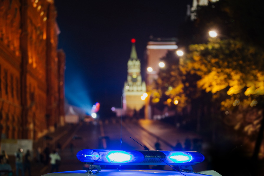 Кървава драма в Русия: Ученик прободе смъртоносно с нож учителка