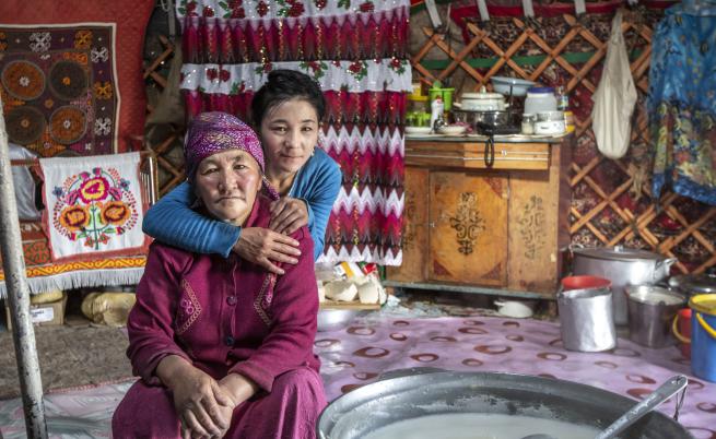  Монголско семейство в гер 