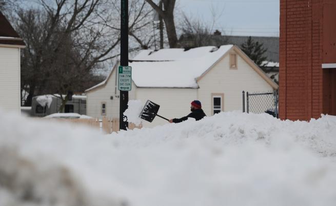 Зимна буря в САЩ: Сняг, дъжд и опасност от торнадо