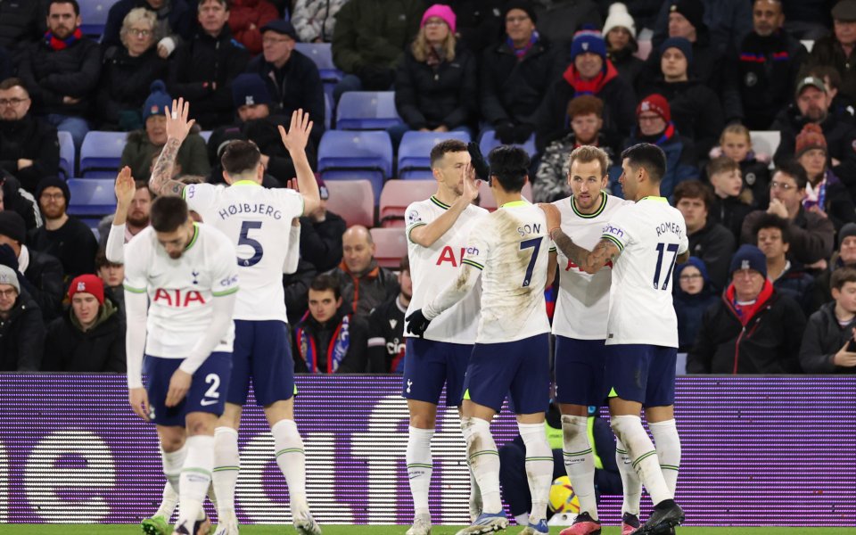 Кристъл Палас и Тотнъм играят при резултат 0:2 в сблъсък от