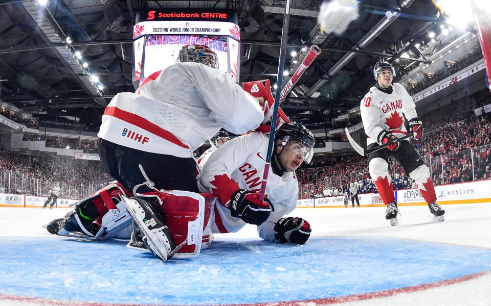Чехия и Канада ще спорят за титлата на СП по хокей на лед за младежи до 20 години