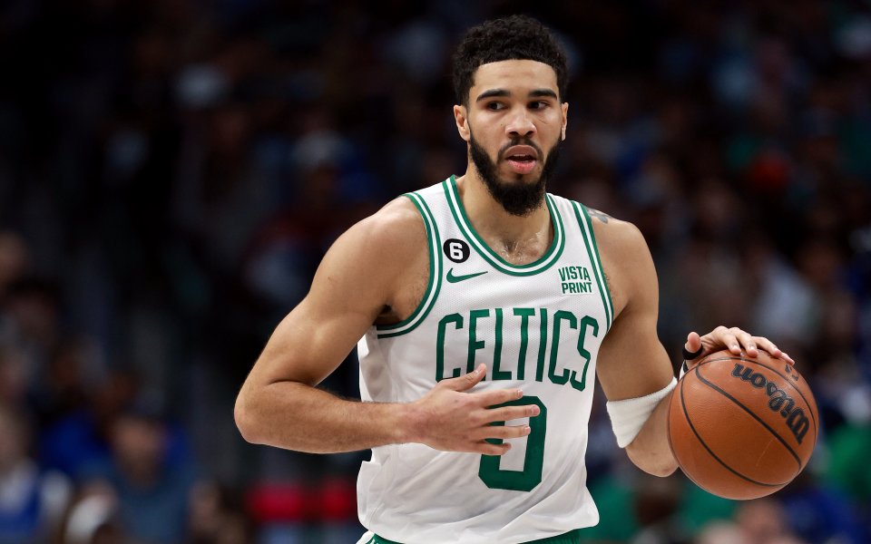 Бостън Селтикс се наложи над Далас Маверикс със 124:95 като