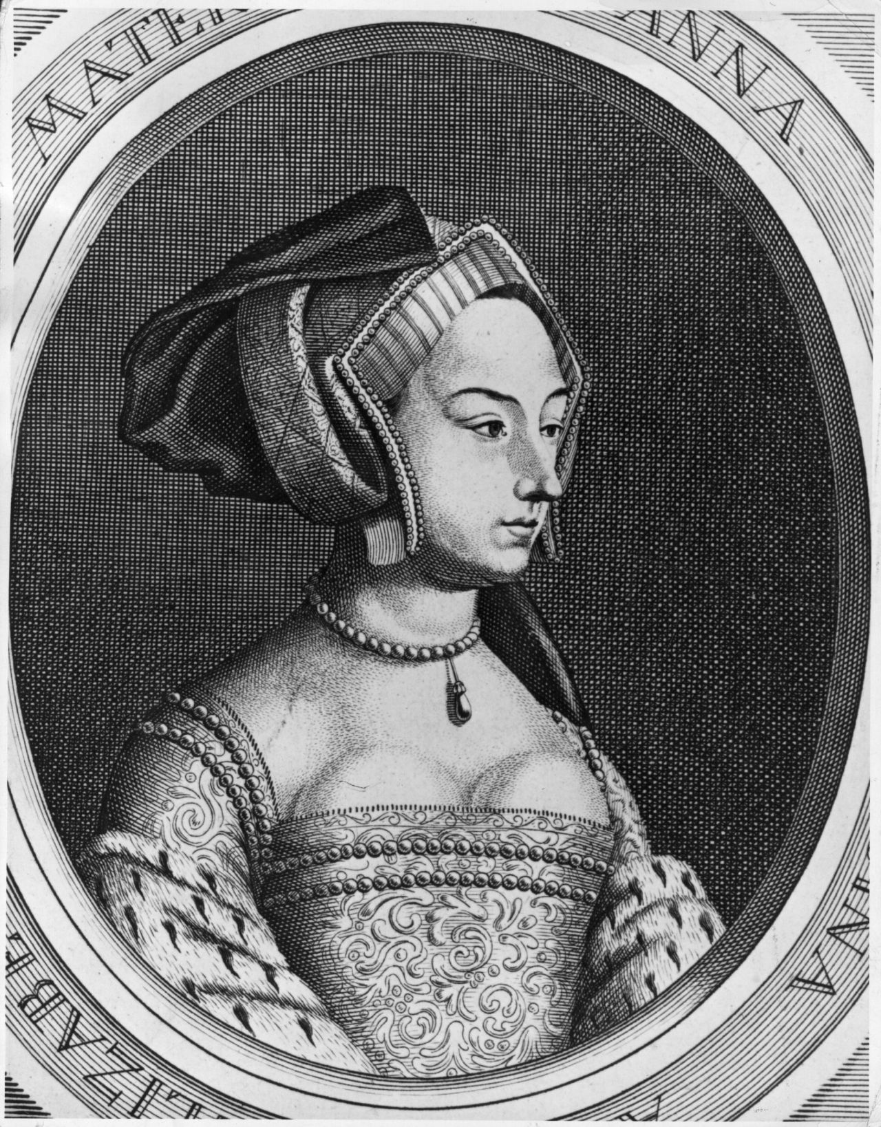 <p><strong>Ан Болейн (1501 или 1507-1536)</strong><br />
Любовница, превърнала се в кралица, Ан Болейн очарова Хенри VIII и това го кара да се разведе с тогавашната кралица Катрин Арагонска и да се ожени за нея. След това той я екзекутира за предателство. Това прави Ан Болейн ключова фигура в политическия и религиозен катаклизъм, който бележи началото на английската Реформация.</p>