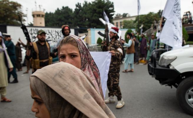 Афганистан: Хуманитарни организации отново работят с местни жени