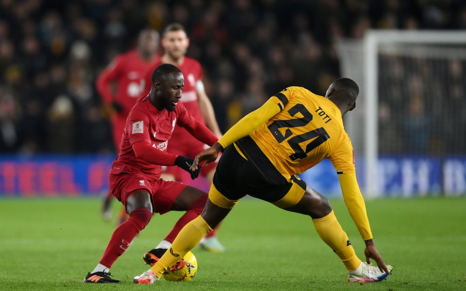 Отборите на Уулвърхемптън и Ливърпул играят при резултат 0:1 в преиграването