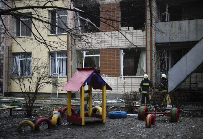 <p>Хеликоптер се разби в Киев, вътрешният министър на Украйна е сред загиналите</p>