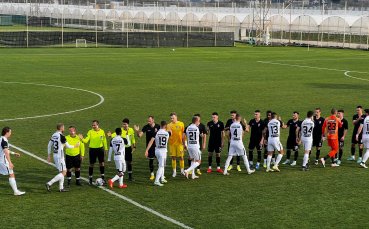 Локомотив Пловдив и Зоря Лугански играят при резултат 0 0 в