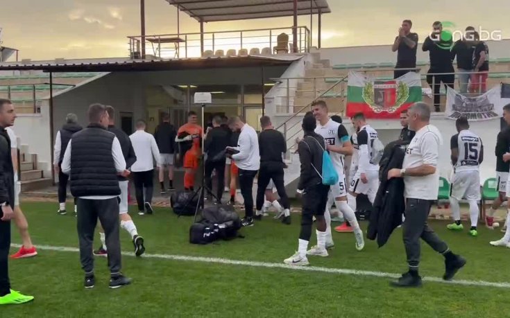 Играчите на Локо Пд отпразнуваха победата над Зоря с феновете