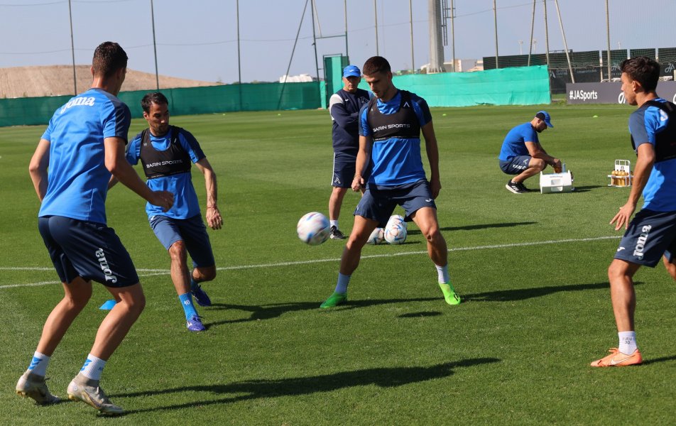Левски продължава с тренировките на лагера си в Дубай1