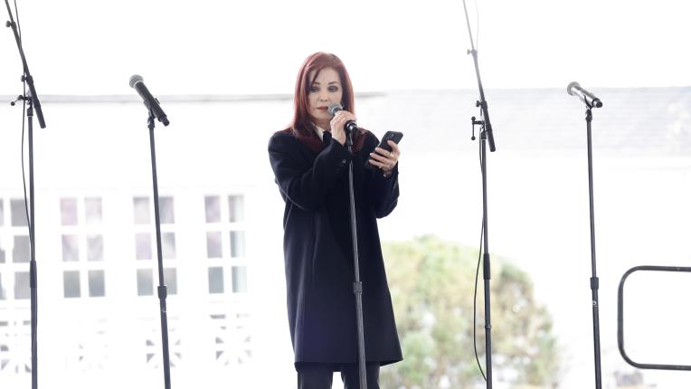  Кадри от службата в памет на Лиса Мари Пресли 