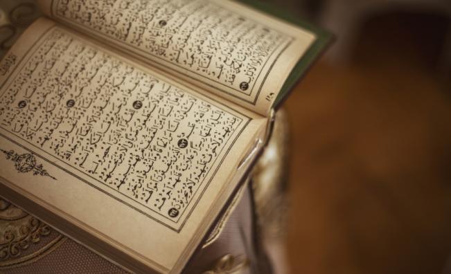 <p>Напрежение в Швеция: Мъж и жена запалиха копие на Корана</p>