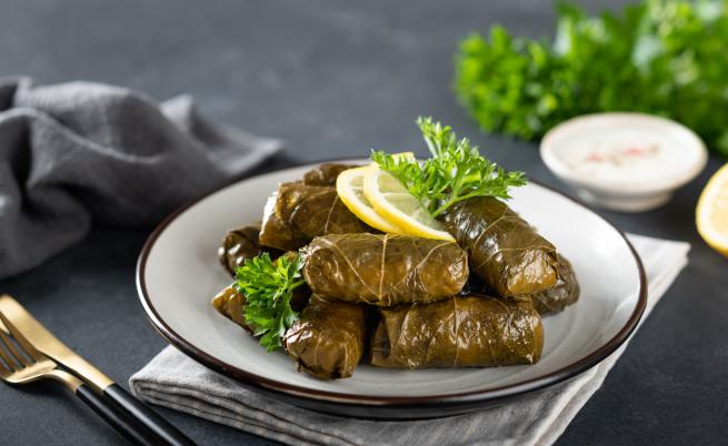 Вкусни и бързи за приготвяне: Сарми с лозови листа