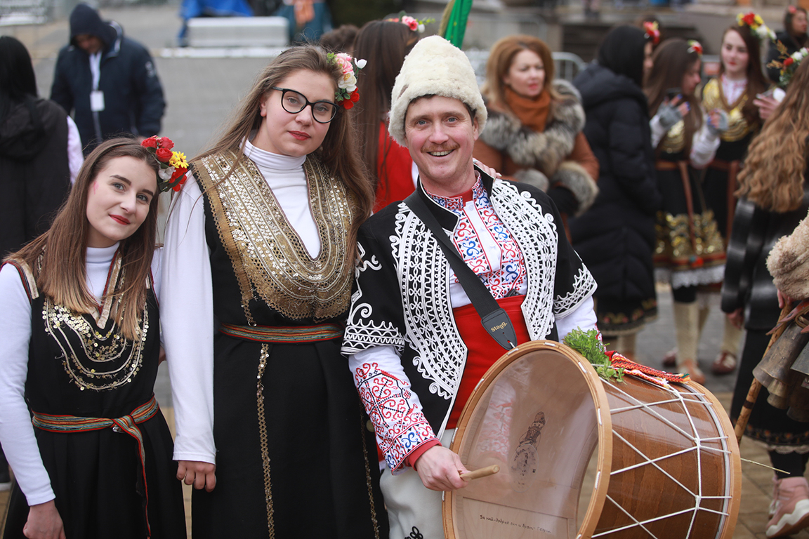 <p>След тригодишно прекъсване, международният фестивал на маскарадните игри &bdquo;Сурва&rdquo; се завърна в Перник</p>