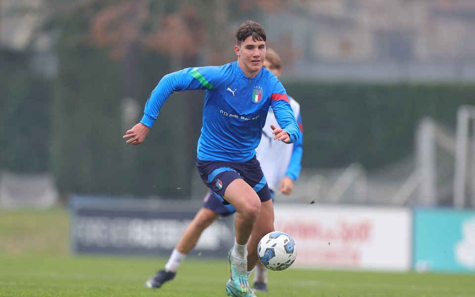 Челси ще прати под наем в Чемпиъншип италианския талант Чезаре