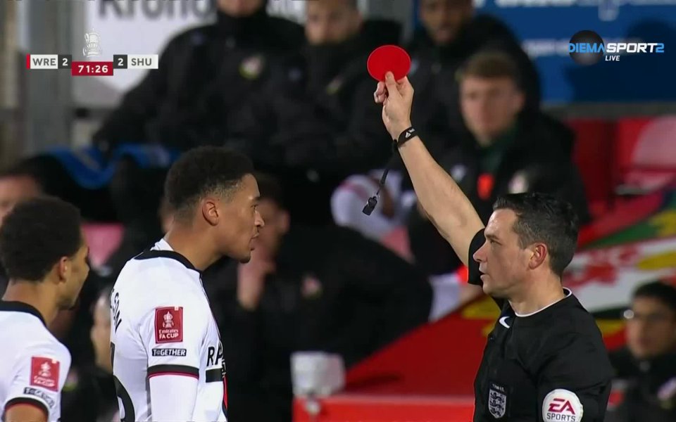 На необичаен момент станаха свидетели зрителите на двубоя от турнира