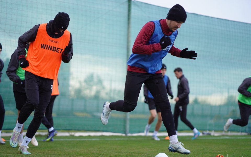 Отборът на Ботев направи първа тренировка след лагера в Дубай,