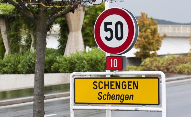 Денков и Рюте обсъдиха приемането на България в Шенген в телефонен разговор