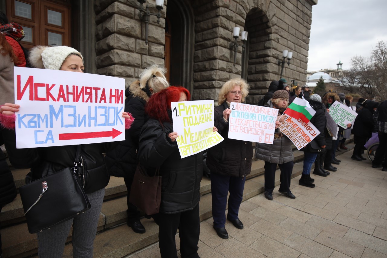 <p>Хората с увреждания и пациентите с редки заболявания отново излязоха на протест. Те настояват за промени в Наредбата за медицинска експертиза и право на достоен живот.</p>