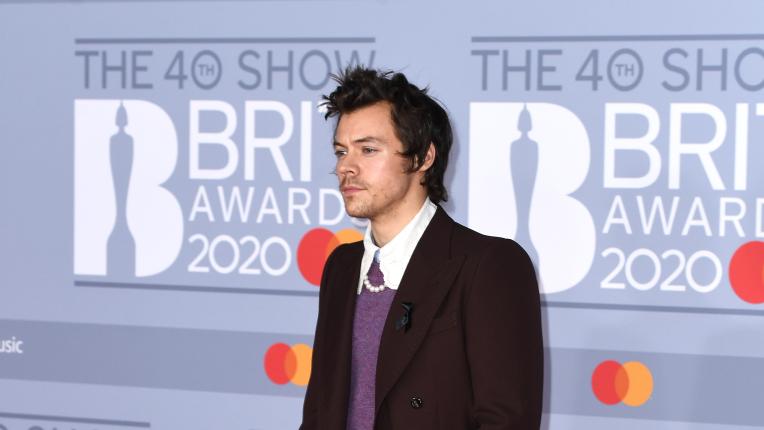Хари Стайлс на наградите BRIT (2020 г.)