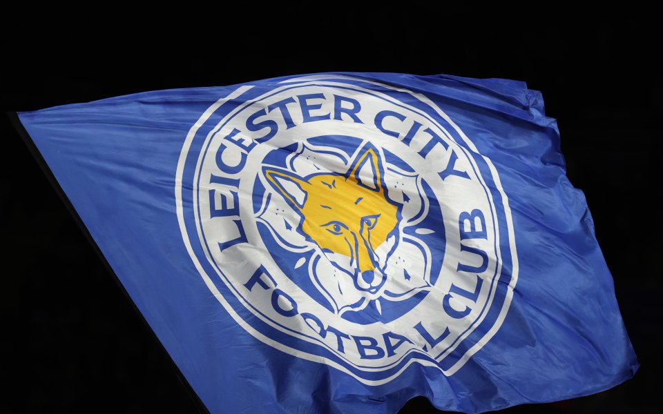 Президентът на Лестър Айяват Сривадханапрабха е освободил клуба от дълг