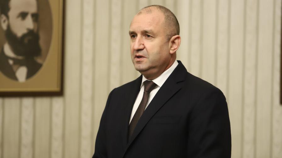 Президентът връчва български документи на Любчо Георгиевски и Благой Шаторов