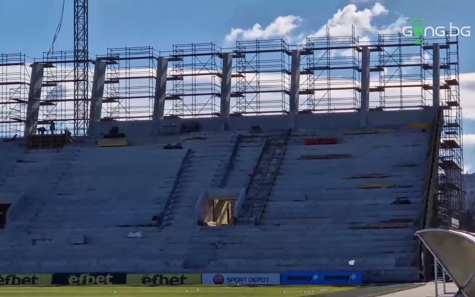 След построената трибуна Бесика, продължава строежа на Южната трибуна на