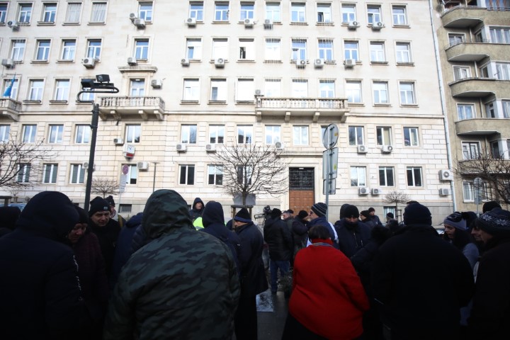 <p>Служители от градския транспорт излязоха на протест пред Столичната община</p>