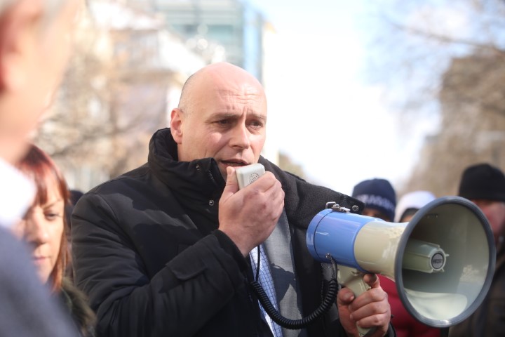 <p>Служители от градския транспорт излязоха на протест пред Столичната община</p>