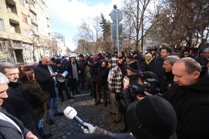 <p>Служители от градския транспорт излязоха на протест пред Столичната община с искане за увеличение на заплатите</p>